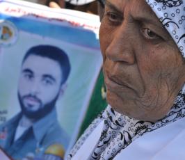 بالصور:تواصل الاعتصام الاسبوع لاهالي الاسرى قبالة الصليب فى غزة
