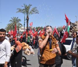 بالصور:في فلسطين.. العمال يحتفلون بيومهم العالمي على طريقتهم الخاصة