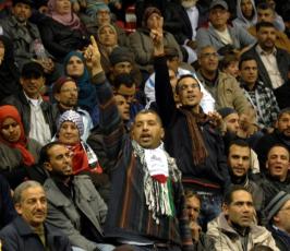 رئيس الوزراء الفلسطيني اسماعيل هنية يتحدث بكلمة أمام جمهور حاشد في تونس العاصمة