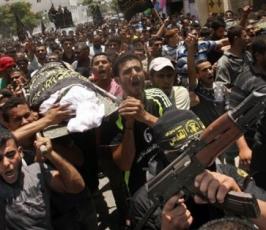 جماهير غفيرة تشيع جثامين شهداء سرايا القدس في بيت حانون