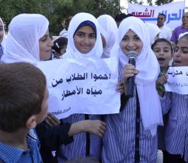 طلبة مدرسة خزاعه وزويهم ينظمون وقفة لمطالبة وكالة الغوث بترميم مد‏ارس الأونروا