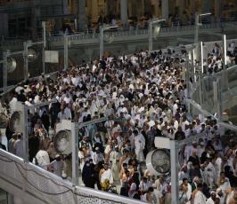 حجاج بيت الله يستعدون للوقوف بعرفة