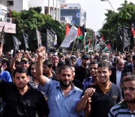 جماهير في المسيرة