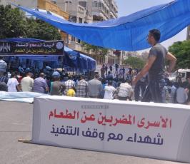  صلاة الجمعة امام مقر الصليب