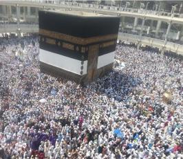 الحجاج يواصلون الشعائر الدينية استعدادا ليوم عرفه