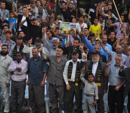 عشرات الالاف من شيوخ ونساء واطفال وقيادة الشعب الفلسطينى فى مهرجان الانطلاقة  الجهادية