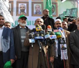 صلاة الجمعة امام مقر المفوض العام لحقوق الانسان بمشاركة الفصائل ووفد مصري