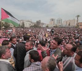 مسيرة حاشدة لموظفين السلطة ‫(38273546)‬ ‫‬