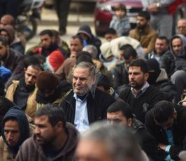 حركة الجهاد تقيم صلاة الجمعة أمام مقر الصليب بغزة تضامناً مع الأسير المضرب محمد القيق ‫(30138761)‬ ‫‬ ‫‬