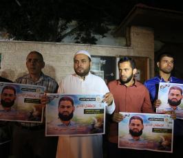  وقفة مع الاسير محمد علان  امام مقر الصليب الاحمر بمدينة غزة ‫(34865679)‬ ‫‬