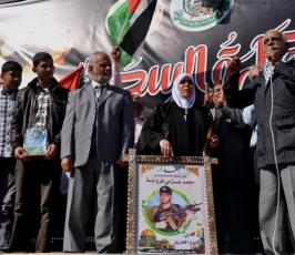 أهالي الأسرى يواصلون الاعتصام في الصليب الأحمر