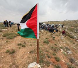 خاص فلسطين اليوم...مواجهات بين أهالي بلدة دير جرير وقطعان المسنوطنين