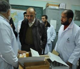ضمن حملة "مودة" منتدى الطبيب الفلسطيني يقدم خدمات طبية للمتضررين بمراكز الإيواء جراء المنخفض بغزة