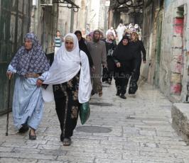 نحو ٢٠٠ الف مصل أدوا صلاة الجمعة الاولى من شهر رمضان في المسجد الاقصى المبارك