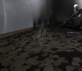 المستوطنون يحطمون  أبواب مسجد أبي بكر الصديق ونوافذه في نابلس، وخطهم شعارات عنصرية على جدرانه، وإضرامهم النار في أرجائه.