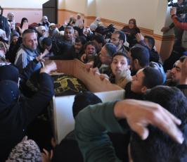 بالصور:جماهير غفيرة تشيع جثمان الشهيد المجاهد "محمد العجلة"
