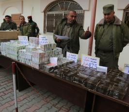 وزارة الداخلية تعقد مؤتمراً صحفياً تعلن فيه حكمها بالإعدام على اثنين من تجار المخدرات والأشقال الشاقة لثالث ‫(38470146)‬ ‫‬