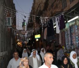 آلاف المواطنين يتدفقون على الاقصى للمشاركة في الجمعة اليتيمة