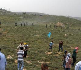 خاص فلسطين اليوم..مستوطنون يهاجمون مسيرة سلمية في دير جرير شرقي رام الله
