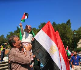  مظاهر احتفال الغزيين باتمام المصالحة الفلسطينية بساحة الجندى المجهول بغزة ‫(388406885)‬ ‫‬