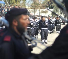 بالصور:وزارة الداخلية بغزة تخرج دورة شرطية بعنوان "مظلة الوطن"