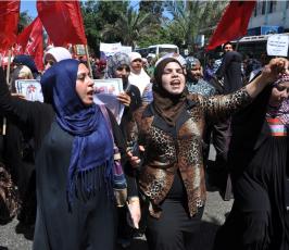 بالصور:في فلسطين.. العمال يحتفلون بيومهم العالمي على طريقتهم الخاصة