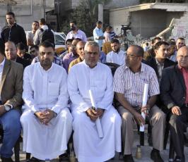  وزارة الاعلام  تقيم احتفالا للصحفيين بمناسبة عيد الاضحى على أنقاض المنازل المدمرة في بلدة خزاعة