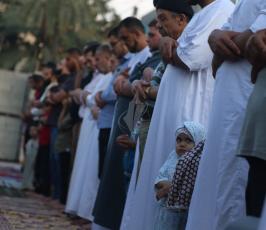 الجهاد الإسلامي يصلي العيد أمام منزل الشهيد الإعداد كامل الإعداد بغزة ‫(37945863)‬ ‫‬