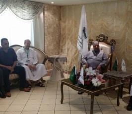 وزير الاوقاف يتفقد عوائل شهداء المكرمة السعودية في مكة ‫(29745551)‬ ‫‬