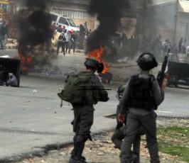خاص فلسطين اليوم..إصابة المئات بالرصاص والإختناق أمام سجن "عوفر" قرب رام الله