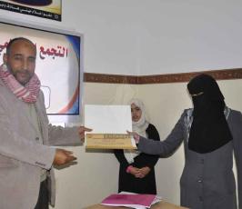 التجمع الإعلامي يكرم بعض الاعلاميين فى خانيونس