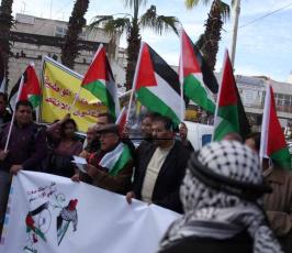 خاص فلسطين اليوم...تظاهرة لإنهاء الانقسام وسط رام الله