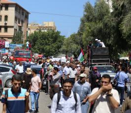 الاحتجاجات أمام مقر الأونروا رفضاً للتقليصات ‫(42664449)‬ ‫‬.JPG