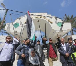 مجموعة دعم ذوي البتر في فلسطين تنظم وقفة امام المجلس التشريعي  ‫(30925196)‬ ‫‬