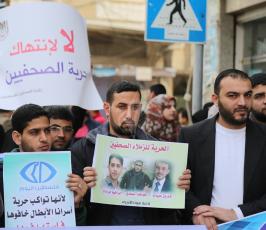 نشطا وأصدقاء فضائية فلسطين اليوم ينظموا وقفة تضامنية اليوم  ‫(30859673)‬ ‫‬