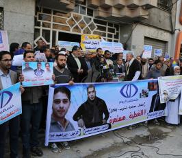 نشطا وأصدقاء فضائية فلسطين اليوم ينظموا وقفة تضامنية اليوم  ‫(30859659)‬ ‫‬