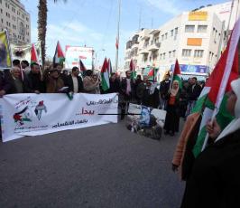 خاص فلسطين اليوم...تظاهرة لإنهاء الانقسام وسط رام الله