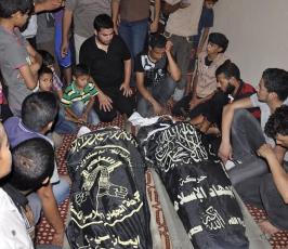  جماهير خانيونس تشيع شهدائها من مسجد أهل السنة ومسجد عباد الرحمن