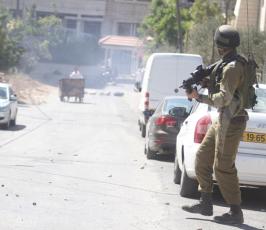 الاحتلال يقتحم منطقة سطح مرحبا في رام الله ويعتقل شابين