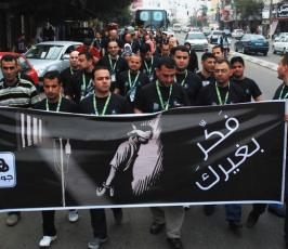 موظفوا جوال يتضامنون مع الاسرى المضربين بسجون الإحتلال