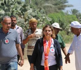 الصليب الأحمر ينظم جولةللمشاريع التي قام بتأهيلها وإصلاحها بعد عام على الحرب  ‫(31028636)‬ ‫‬
