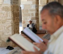 جلسات القرآن الكريم من المسجد العمرى الكبير بغزة ‫(30176668)‬ ‫‬