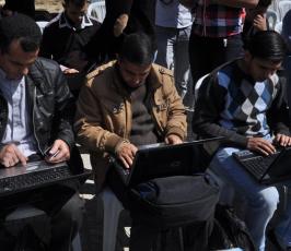 مجموعة شبابية تنظم فعالية بعنوان افتحوا المعبر تطالب مصر بفتح معبر رفح