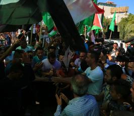  مظاهر احتفال الغزيين باتمام المصالحة الفلسطينية بساحة الجندى المجهول بغزة ‫(388406891)‬ ‫‬