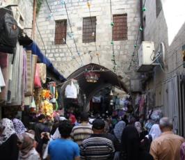 تدفق عشرات الالاف من المصلين على القدس القديمة لاداء صلاة الجمعة