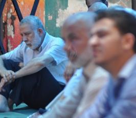الجهاد تقيم صلاة الجمعة أمام مقر الصليب الأحمر بمدينة غزة