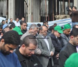 صلاة الجمعة امام مقر المفوض العام لحقوق الانسان بمشاركة الفصائل ووفد مصري