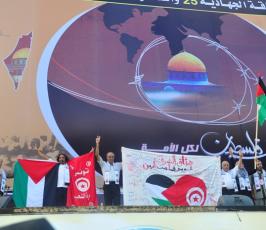 عشرات الالاف من شيوخ ونساء واطفال وقيادة الشعب الفلسطينى فى مهرجان الانطلاقة  الجهادية