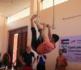 غزيون يتدربون على فنون السيرك ‫(29615498)‬ ‫‬