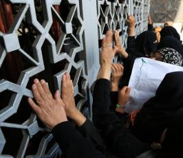 وقفة اهالى الشهداء امام بنك فلسطين ‫(30111131)‬ ‫‬